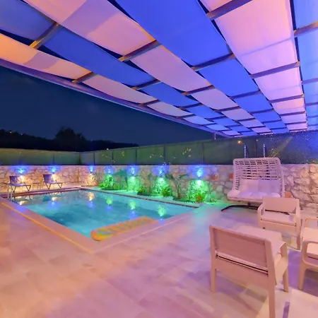Апартаменты Moonlight Яка